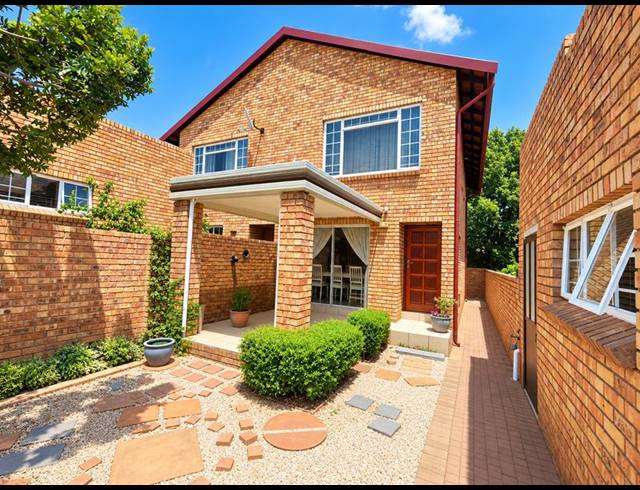 2 BEDROOM TOWNHOUSE FOR SALE IN AMBERFIELD